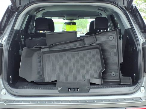 Certified 2024 Ford Explorer XLT w/ Equipment Group 202A AWD/4WD image 8