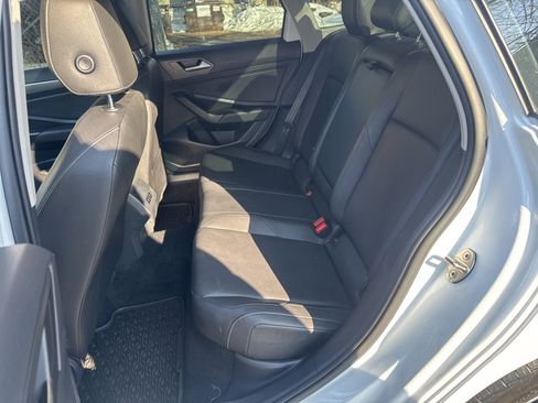 Used 2019 Volkswagen Jetta SE w/ Cold Weather Package image 17