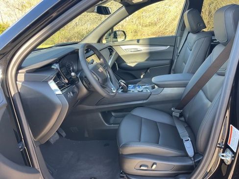 New 2025 Cadillac XT6 Luxury image 17