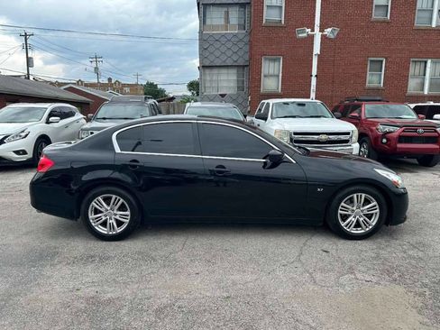Used 2015 INFINITI Q40 w/ Moonroof Package RWD image 4