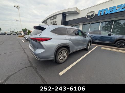 Used 2021 Toyota Highlander Platinum AWD/4WD image 6