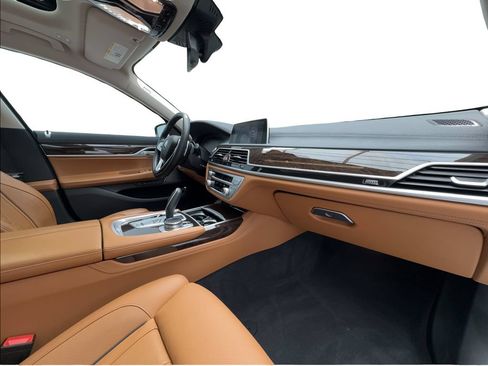 Used 2022 BMW 740i xDrive w/ Premium Package AWD/4WD image 33