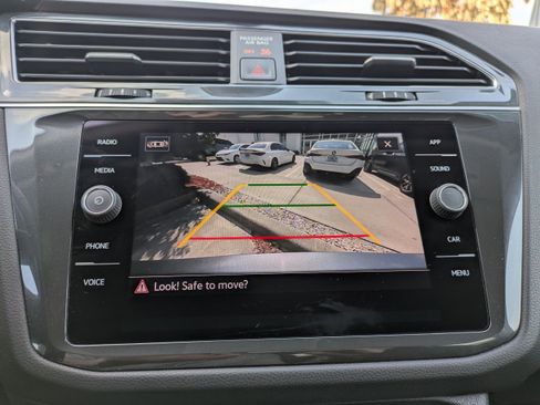 Certified 2023 Volkswagen Tiguan SE image 21