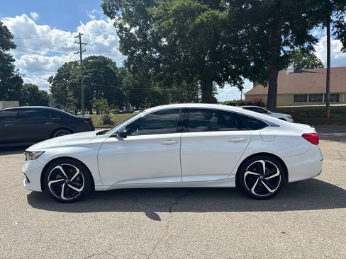 Used 2022 Honda Accord Sport image 2