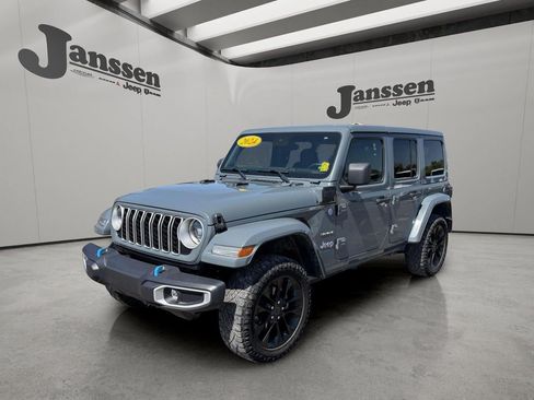 Used 2024 Jeep Wrangler Unlimited Sahara AWD/4WD image 8