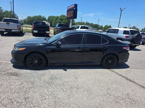 Used 2018 Toyota Camry LE FWD image 2
