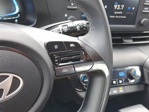 Certified 2025 Hyundai Elantra Sport image 21