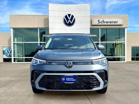 New 2025 Volkswagen Taos SEL image 4