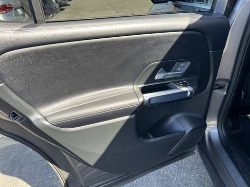 Used 2022 Mercedes-Benz GLB 250 4MATIC image 21