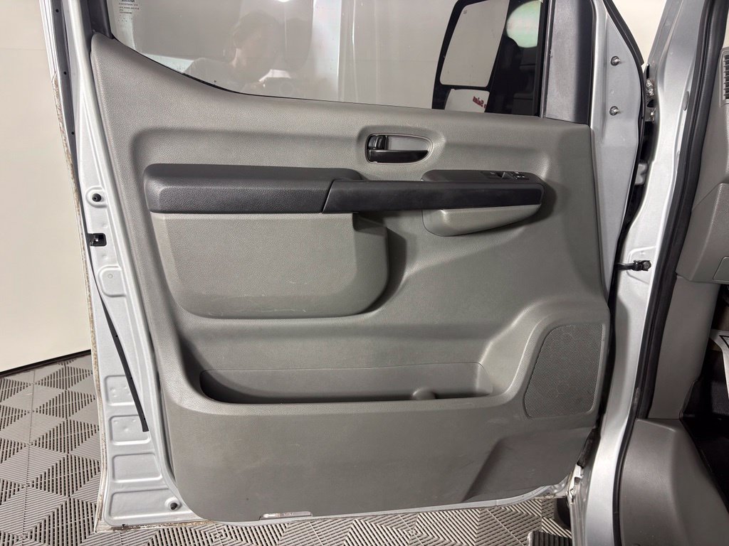 Used 2018 Nissan NV 3500 SL RWD image 15