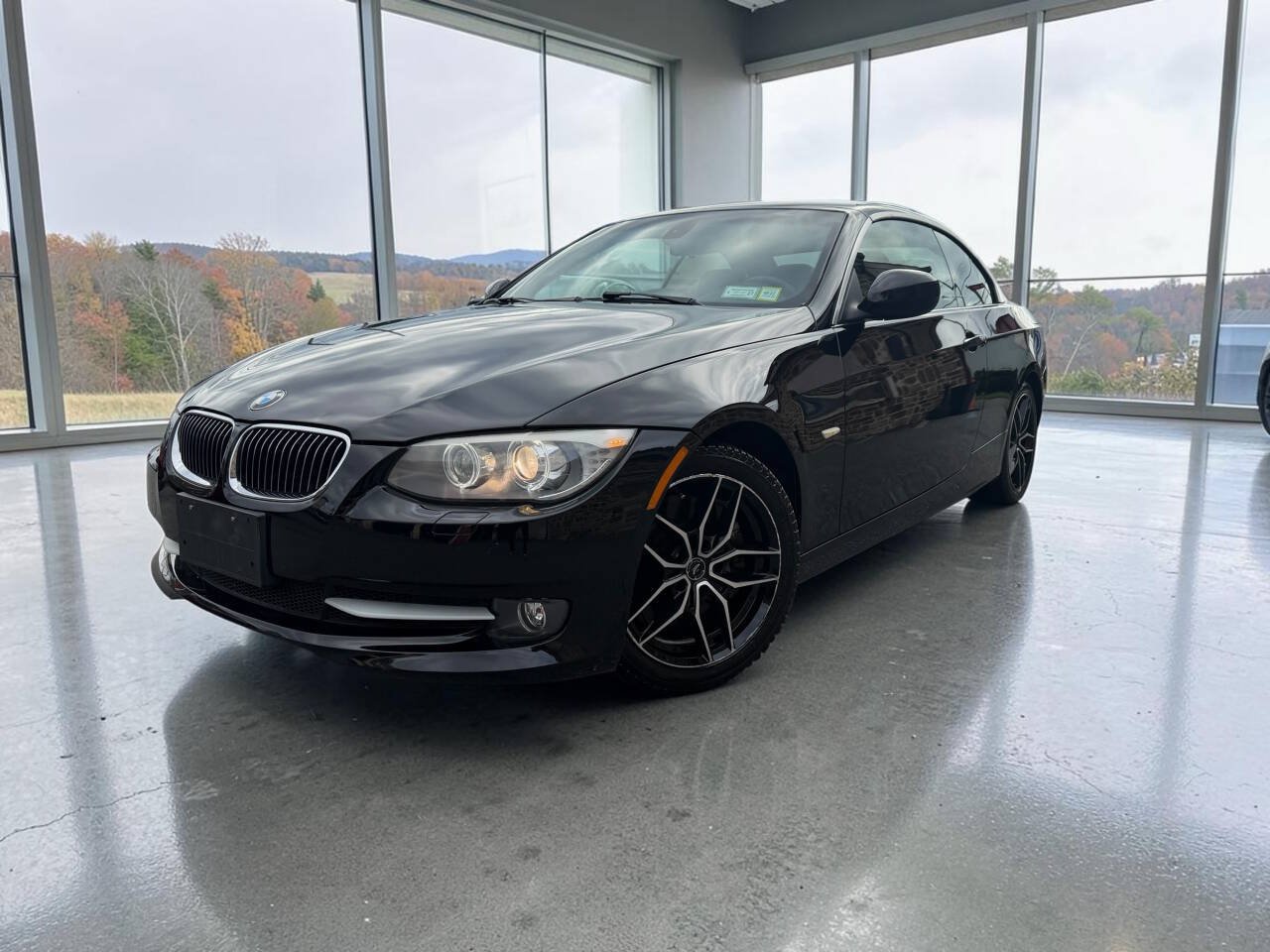 Used 2013 BMW 335i Convertible RWD image 2