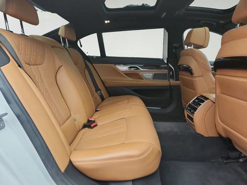 Used 2019 BMW 750i xDrive w/ Executive Package AWD/4WD image 33