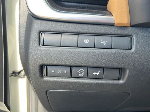 Used 2023 Nissan Rogue Platinum w/ Platinum Premium Package AWD/4WD image 13