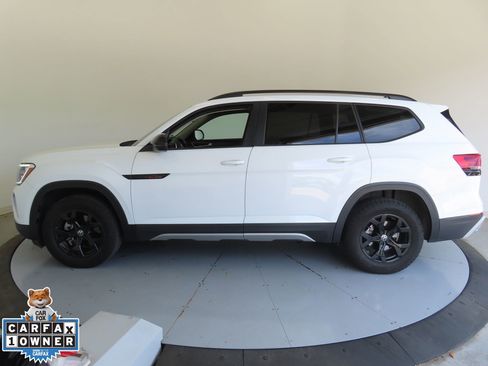 Used 2024 Volkswagen Atlas Peak Edition SE image 8