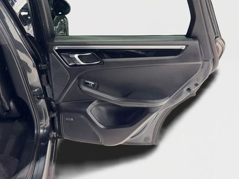 Used 2017 Porsche Macan image 20