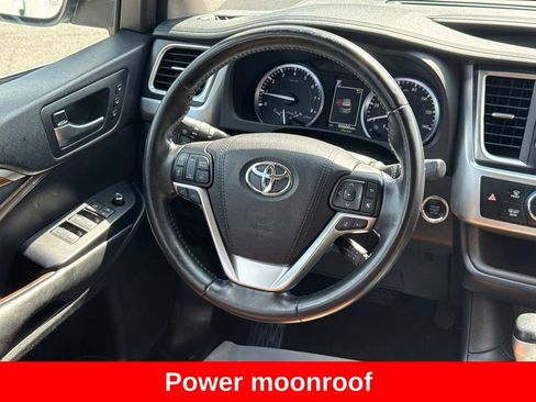 Used 2018 Toyota Highlander Limited AWD/4WD image 19