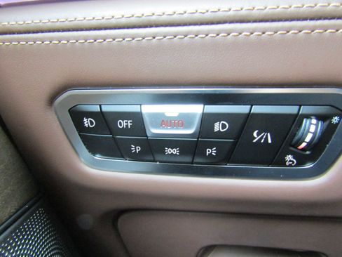 Used 2020 BMW X7 M50i w/ Dynamic Handling Package image 24