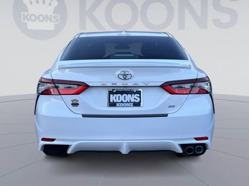 Used 2024 Toyota Camry SE image 5