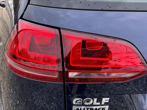 Used 2017 Volkswagen Golf Alltrack SEL image 28