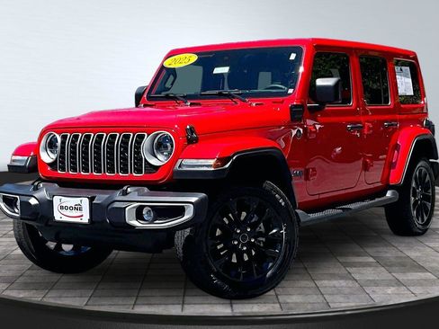 Certified 2025 Jeep Wrangler Unlimited Sahara AWD/4WD image 12