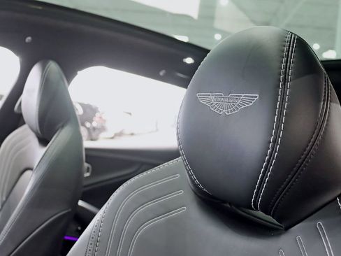 Used 2021 Aston Martin DBX AWD/4WD image 32