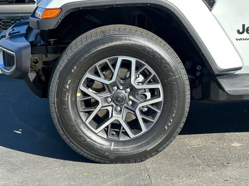 New 2026 Jeep Wrangler Unlimited Sahara AWD/4WD image 24
