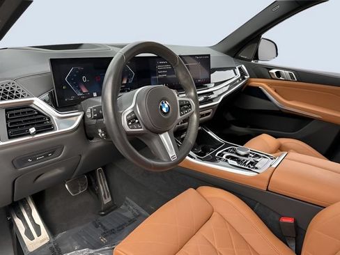 Used 2024 BMW X5 xDrive40i w/ M Sport Package AWD/4WD image 14