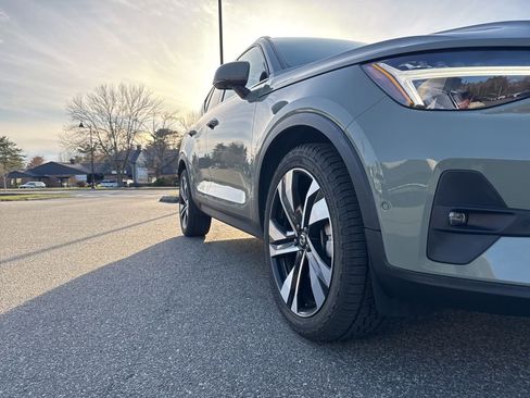 Used 2023 Volvo XC40 B5 Plus w/ Driver Assist Package AWD/4WD image 15