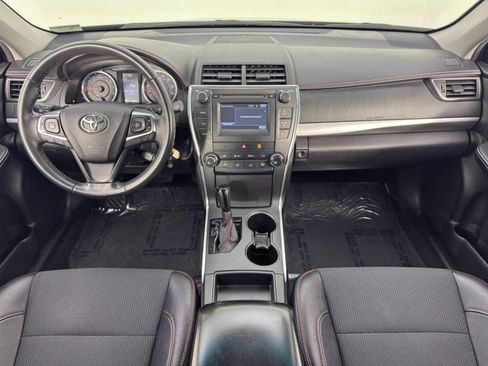 Used 2017 Toyota Camry SE image 11