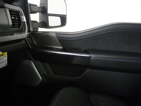 Used 2025 Ford F250 Platinum AWD/4WD image 29