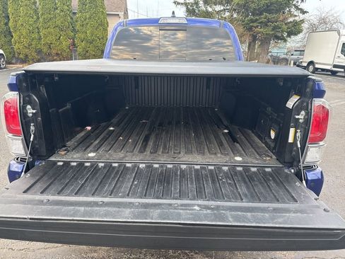 Used 2022 Toyota Tacoma TRD Sport w/ Technology Package image 42