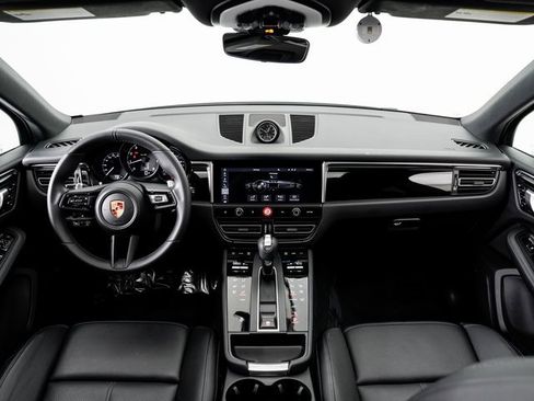 Used 2025 Porsche Macan image 23