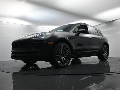 Certified 2026 Porsche Macan AWD/4WD image 35