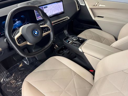 Used 2024 BMW iX xDrive50 w/ Premium Package AWD/4WD image 4