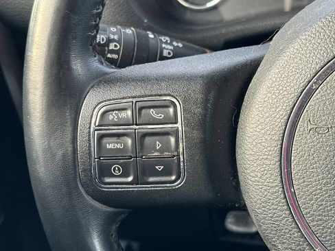 Used 2018 Jeep Wrangler Unlimited Sahara w/ Connectivity Group image 23