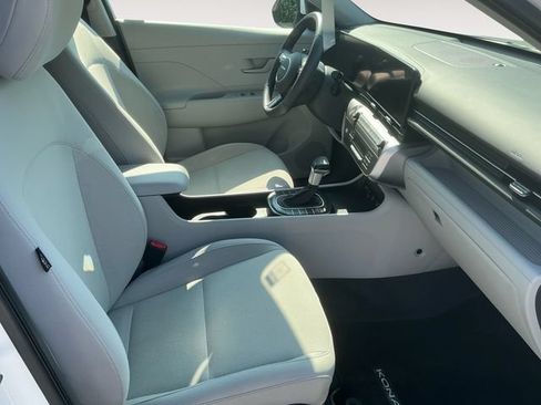 Used 2024 Hyundai Kona SEL AWD/4WD image 16