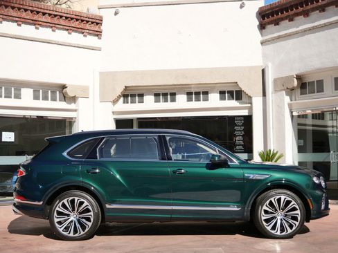 Used 2023 Bentley Bentayga Extended Wheelbase AWD/4WD image 5