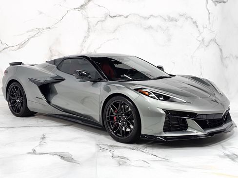 Used 2024 Chevrolet Corvette Z06 RWD image 5