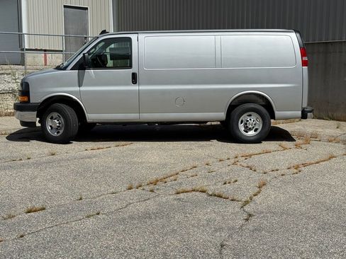 New 2025 Chevrolet Express 2500 Work Van w/ Driver Convenience Package image 5