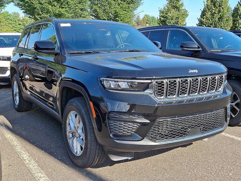 New 2025 Jeep Grand Cherokee Laredo X w/ Luxury Tech Group I image 3