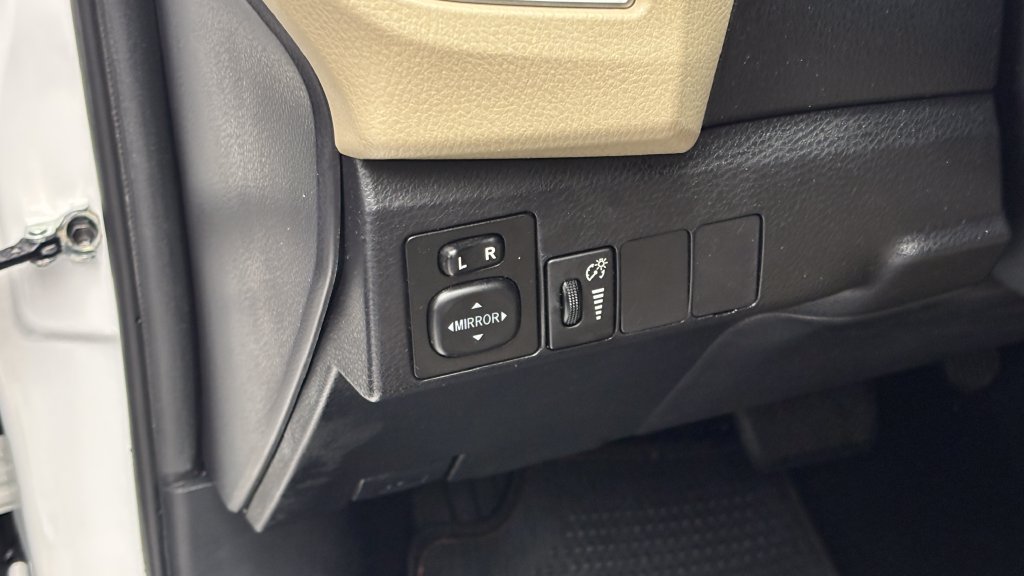Used 2014 Toyota Corolla LE FWD image 16