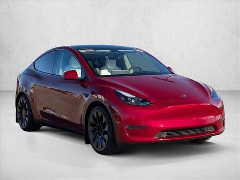 Used 2025 Tesla Model Y Performance image 3