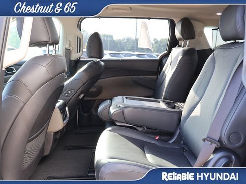 Used 2025 Kia Carnival SX FWD image 17