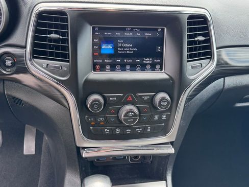 Used 2020 Jeep Grand Cherokee Laredo image 7