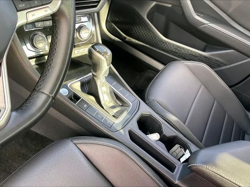 Used 2024 Volkswagen Jetta SE FWD image 16