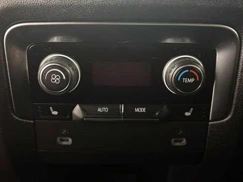 Used 2024 Chevrolet Suburban Premier image 19