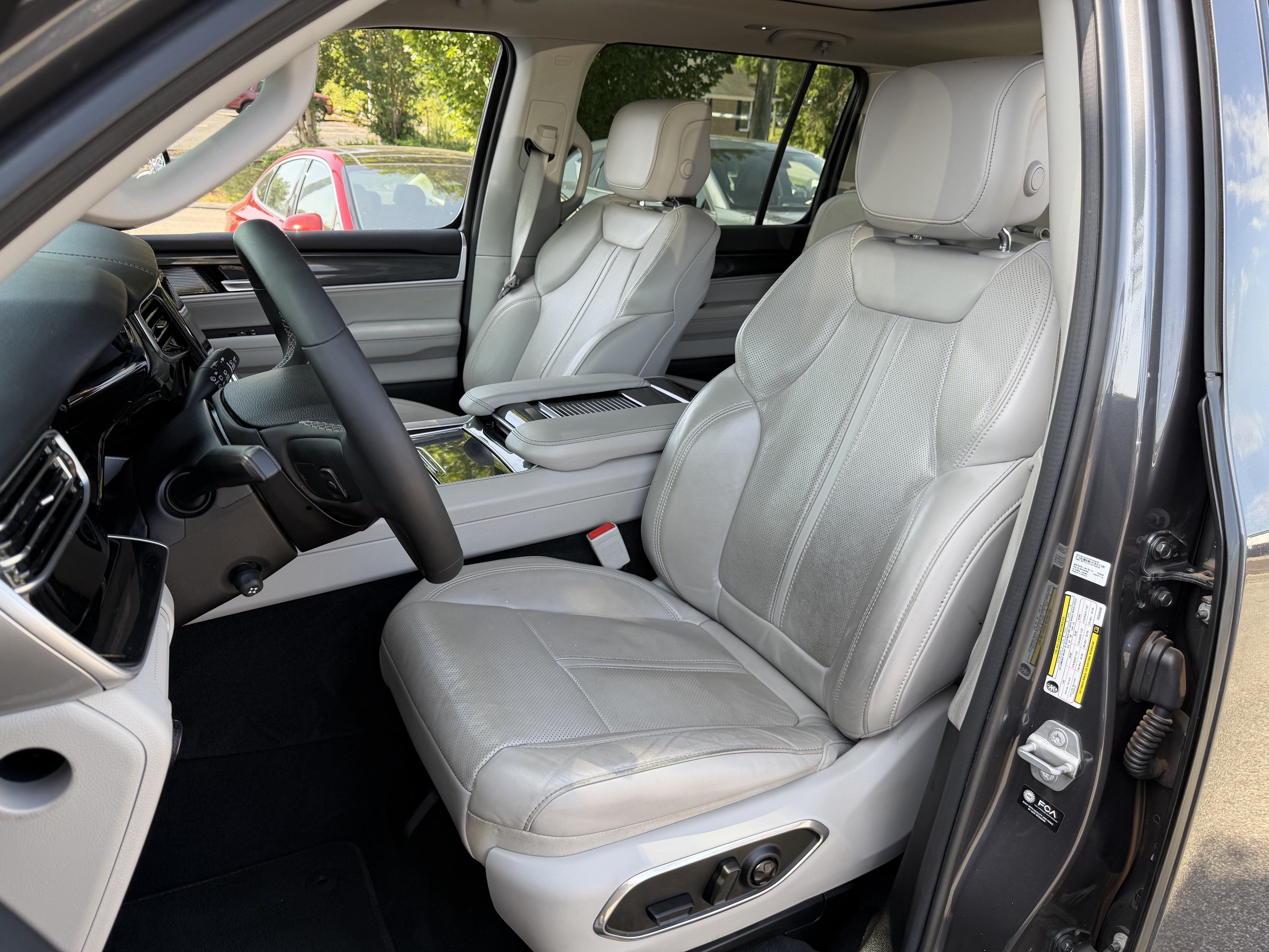 Used 2023 Jeep Wagoneer 2WD w/ Premium Group I image 16