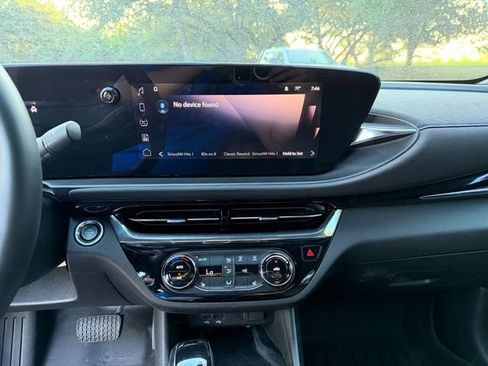 Used 2025 Buick Envista Sport Touring w/ Convenience I Package FWD image 13