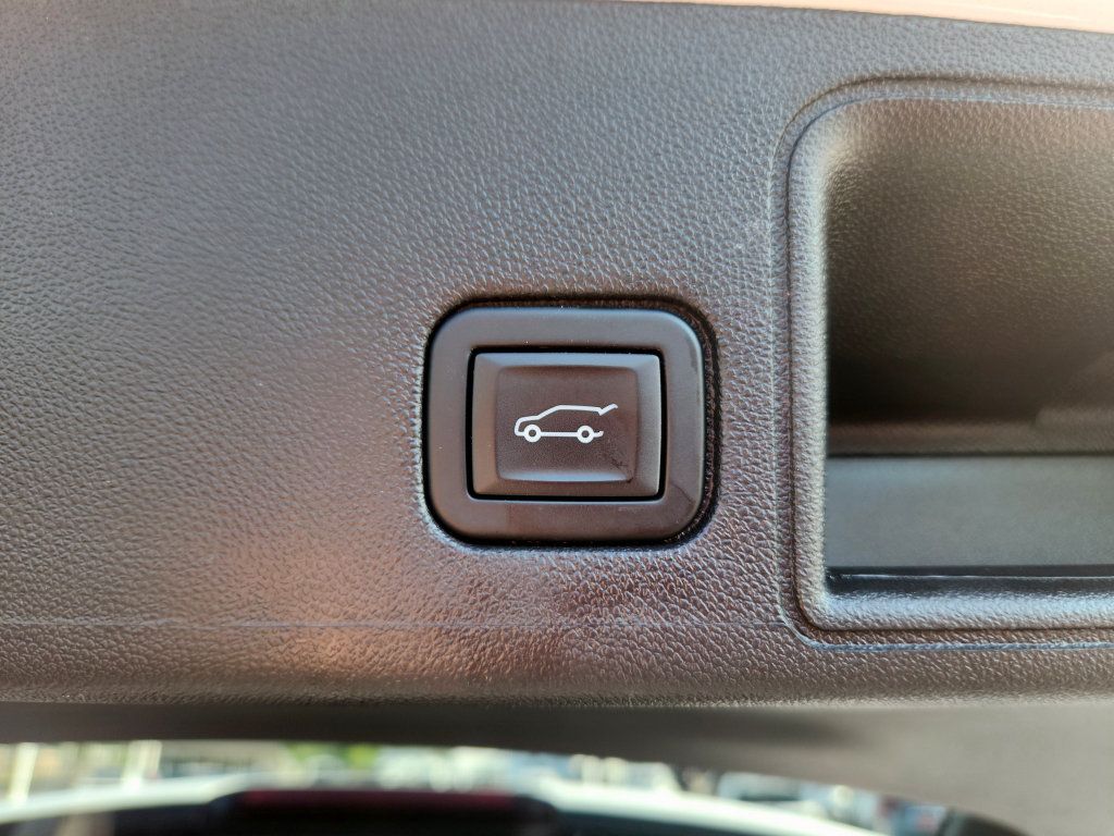 Used 2024 GMC Terrain SLT w/ Tech Package AWD/4WD image 14