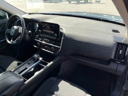 Used 2024 Nissan Pathfinder SV FWD image 13